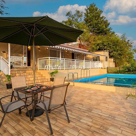 Stayvista'S Harvest Haven - Pool-View Villa With Deck & Machan Near Sula Насик Экстерьер фото