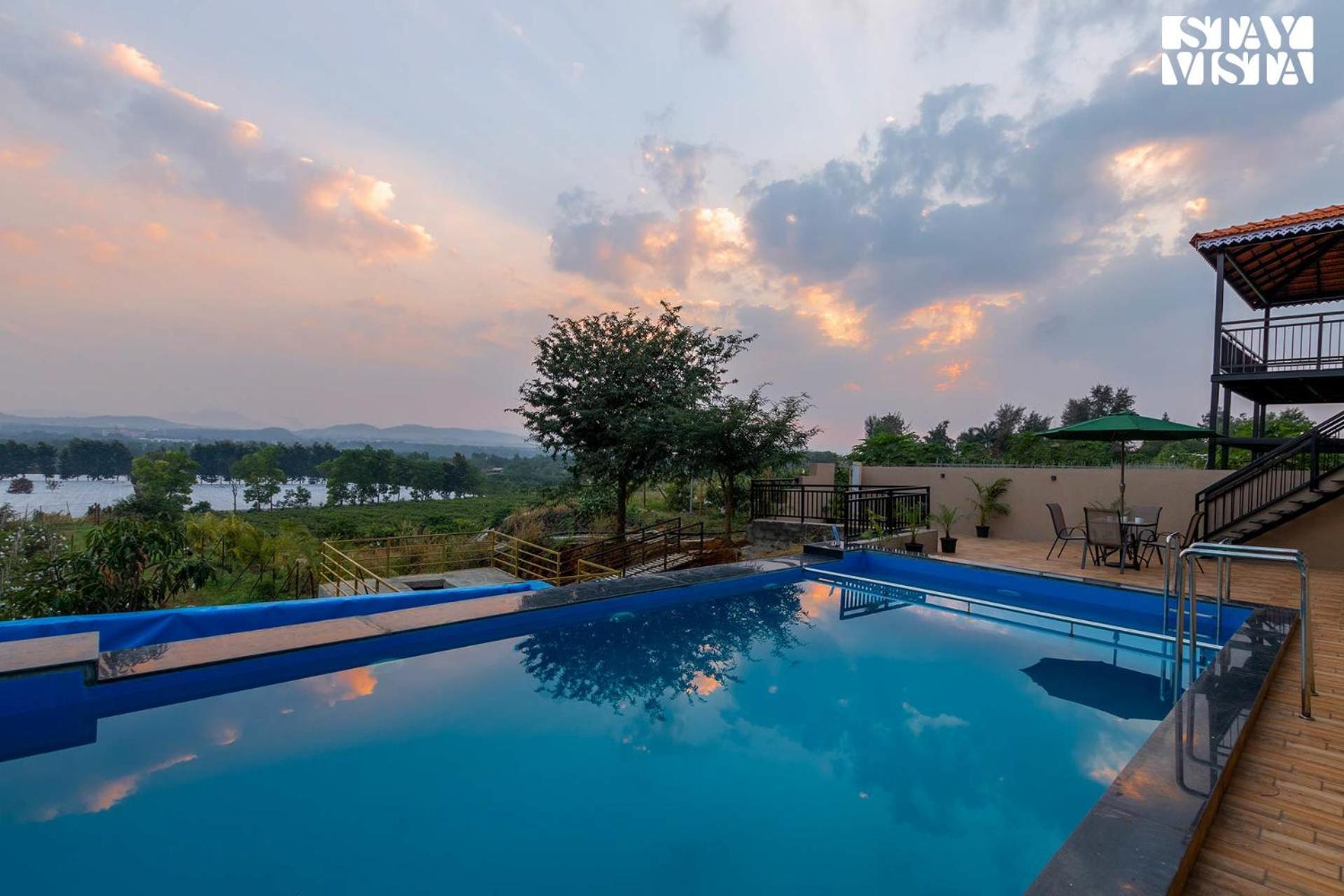 Stayvista'S Harvest Haven - Pool-View Villa With Deck & Machan Near Sula Насик Экстерьер фото